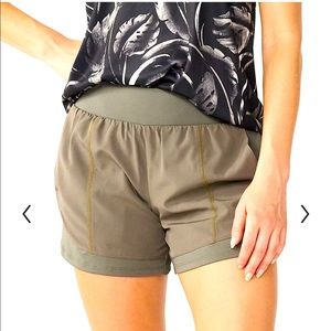 Women’s trek gear mid rise athletic short NWT